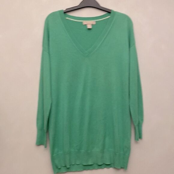 Green silk blend V neck sweater from Banana Republic - Picture 1 of 4